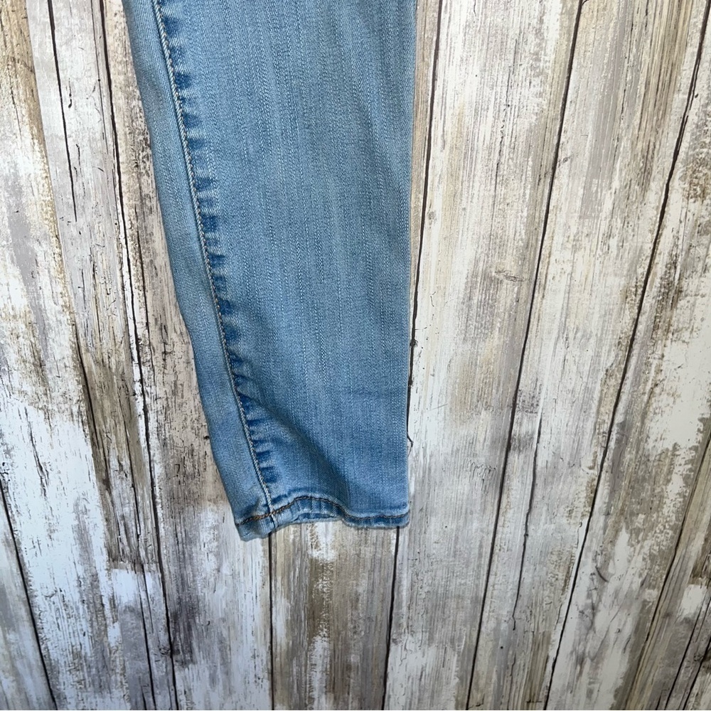 American Eagle Light Wash Stretch Short Jegging - Picture 2 of 6